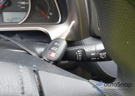 2015 Toyota Rav4 Le z USA, uszkodzony, nr VIN JTMZFREV7FD053665